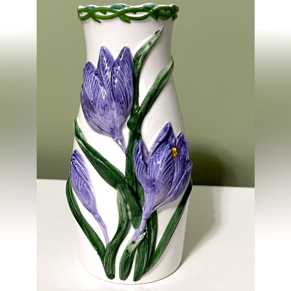 Gorgeous Studio Nova floral vase 🪻